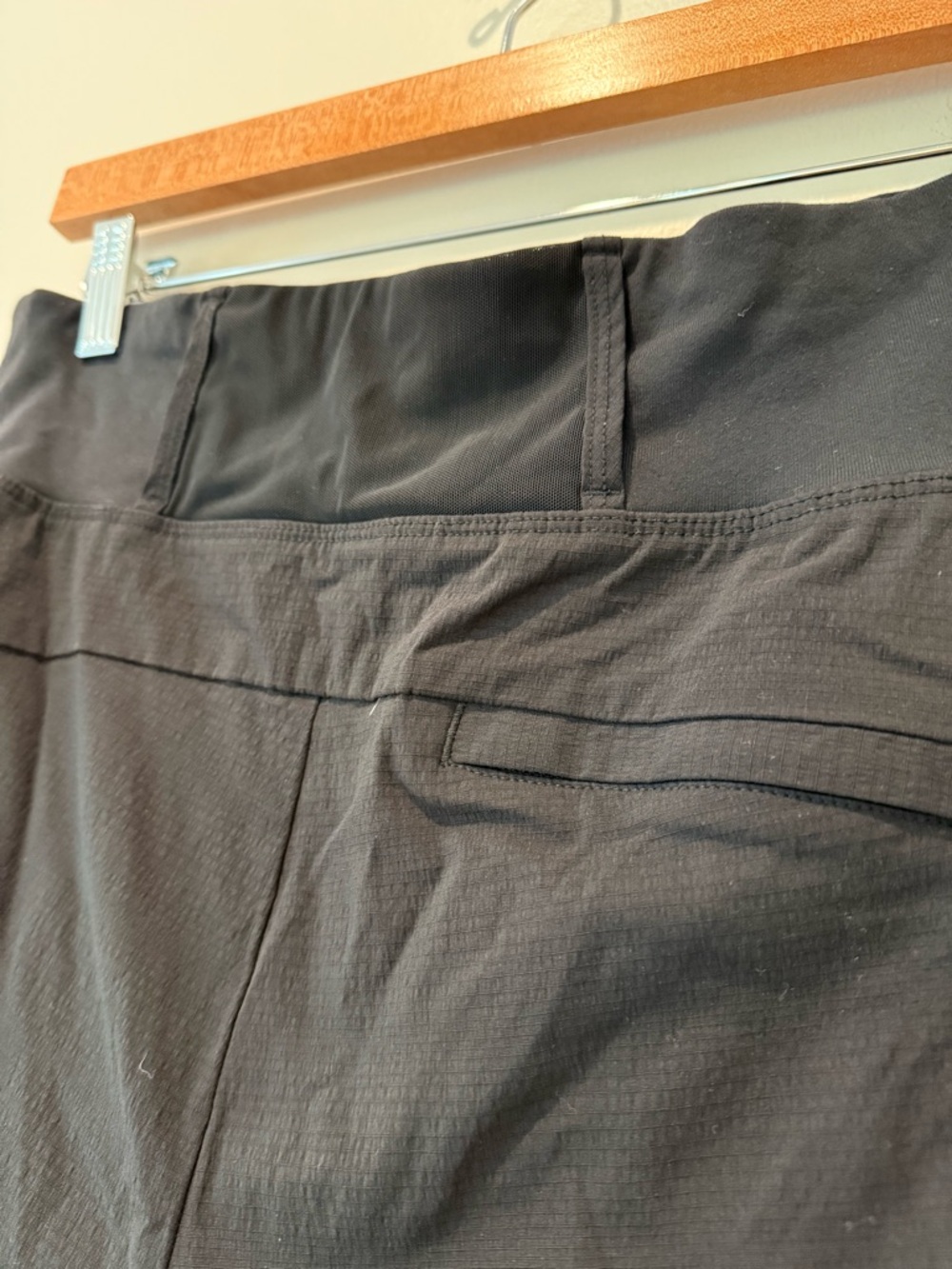 Athleta Trekkie North Short in Black, 6 - Picture 8 of 11
